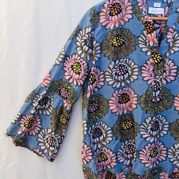 Ann Taylor Women's Top, size S, Split‎ Neck, Blue Floral, Softened Collection - Picture 6 of 14